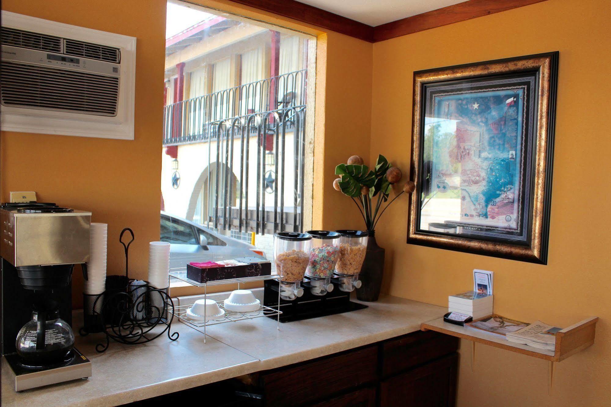 Motel Executive Goliad